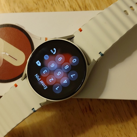 Samsung galaxy watch 7 (40MM) Wifi/Celluar - Picture 4 of 5